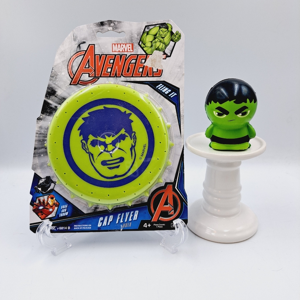 Marvel Avengers Hulk Water Cap Flyer & Squishy Hulk Figure